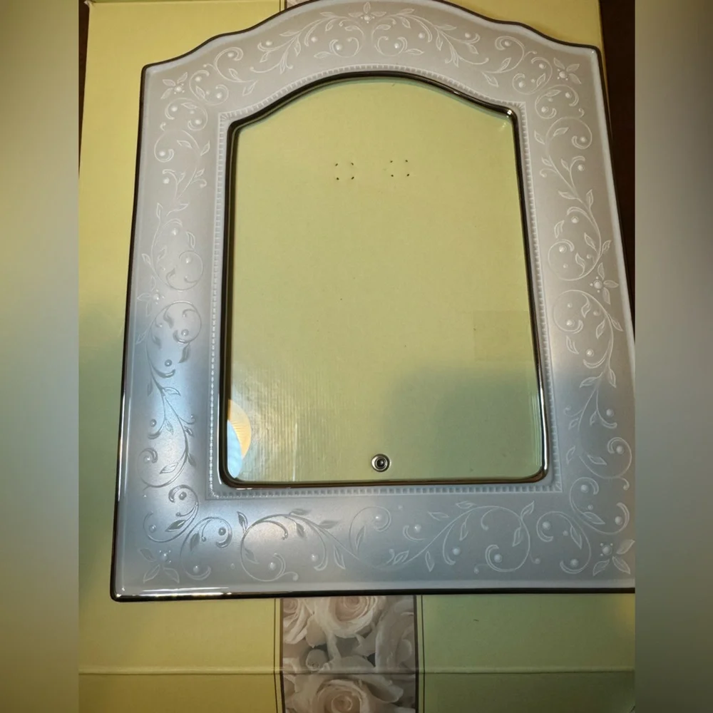 NWT Lenox Opal Innocence Ivory Picture Frame.